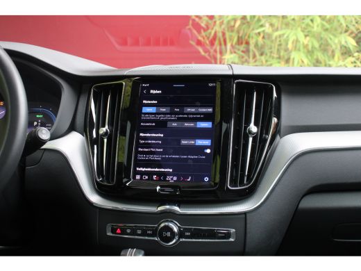 Volvo  XC60 2.0 Recharge T6 AWD R-Design | Panoramadak | 360 Camera | Memory | Harman/Kardon ActivLease financial lease