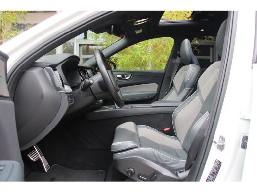 Volvo  XC60 2.0 Recharge T6 AWD R-Design | Panoramadak | 360 Camera | Memory | Harman/Kardon ActivLease financial lease