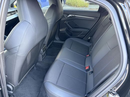 Audi A3 Limousine 30 TFSi Automaat S-Line | Zwart Optiek | LED | Keyless | Navigatiesysteem | CarPlay | D... ActivLease financial lease