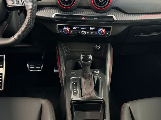 Audi Q2 35 150pk TFSI S Edition Stylingpakket mat zwart | Cruise control | Parkeerhulp achter ActivLease financial lease