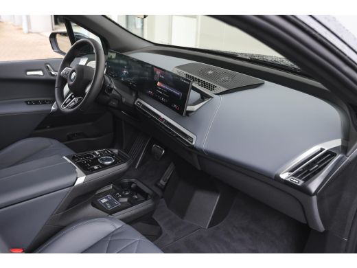 BMW iX xDrive45 M Sport / Panoramadak / Trekhaak / Stoelventilatie / Bowers & Wilkins / Parking Assistan... ActivLease financial lease