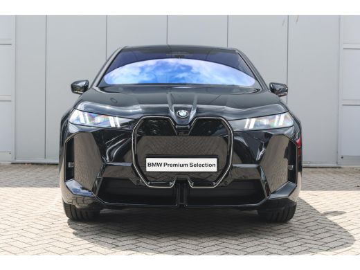 BMW iX xDrive45 M Sport / Panoramadak / Trekhaak / Stoelventilatie / Bowers & Wilkins / Parking Assistan... ActivLease financial lease