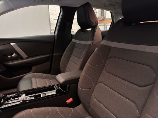 Citroën C4 1.2 Hybrid 136 Plus Camera | Navigatie | Carplay | Digitaal Dashboard | 18" Lichtmetaal | Cruise ... ActivLease financial lease