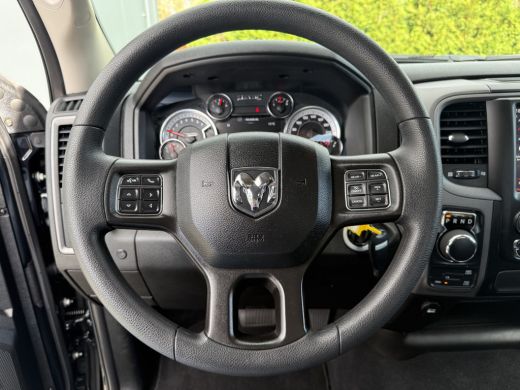 Dodge Ram 1500 1500 5.7 V8 CLASSIC NIGHT 4x4 / LEDER / BPM VRIJ / 1e EIG. / CAMERA / 6-PERS / NAVI / 3.5T TREKHAAK ActivLease financial lease
