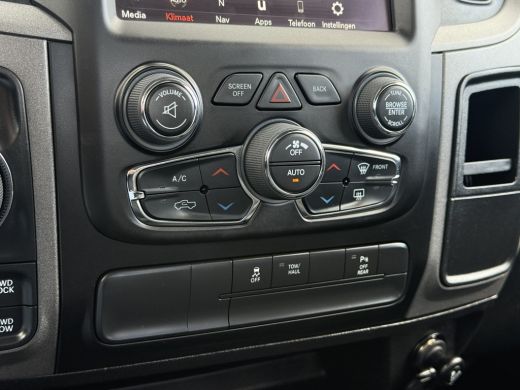Dodge Ram 1500 1500 5.7 V8 CLASSIC NIGHT 4x4 / LEDER / BPM VRIJ / 1e EIG. / CAMERA / 6-PERS / NAVI / 3.5T TREKHAAK ActivLease financial lease