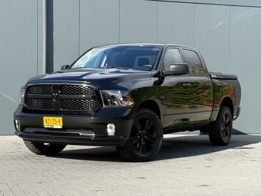 Dodge Ram 1500 1500 5.7 V8 CLASSIC NIGHT 4x4 / LEDER / BPM VRIJ / 1e EIG. / CAMERA / 6-PERS / NAVI / 3.5T TREKHAAK ActivLease financial lease