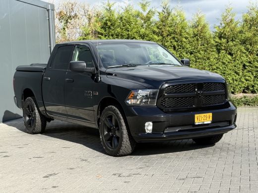 Dodge Ram 1500 1500 5.7 V8 CLASSIC NIGHT 4x4 / LEDER / BPM VRIJ / 1e EIG. / CAMERA / 6-PERS / NAVI / 3.5T TREKHAAK ActivLease financial lease