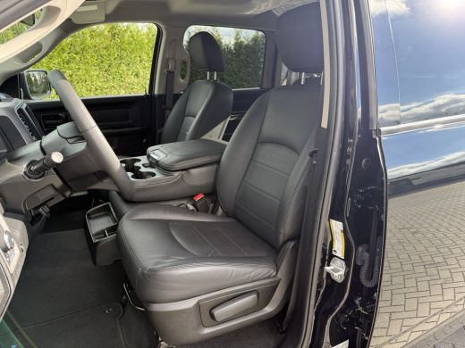 Dodge Ram 1500 1500 5.7 V8 CLASSIC NIGHT 4x4 / LEDER / BPM VRIJ / 1e EIG. / CAMERA / 6-PERS / NAVI / 3.5T TREKHAAK ActivLease financial lease