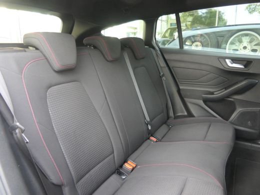 Ford Focus 1.0 EcoBoost ST Line | Winterpack | 18 Inch | LED | Privacy Glass | Navigatie | Keyless | CarPlay... ActivLease financial lease