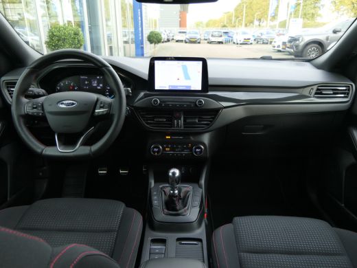 Ford Focus 1.0 EcoBoost ST Line | Winterpack | 18 Inch | LED | Privacy Glass | Navigatie | Keyless | CarPlay... ActivLease financial lease