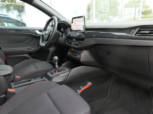 Ford Focus 1.0 EcoBoost ST Line | Winterpack | 18 Inch | LED | Privacy Glass | Navigatie | Keyless | CarPlay... ActivLease financial lease