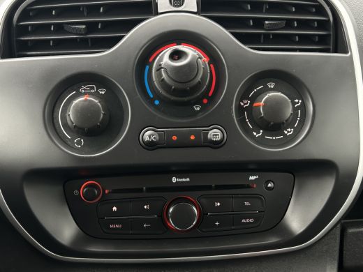 Renault Kangoo 1.5 dCi 80 E6 / L1H1 / 1e EIG / 21.900 KM !! / TREKHAAK / 6-BAK / AIRCO / CRUISE / NAVI / BLUETOO... ActivLease financial lease