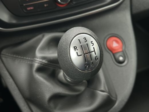 Renault Kangoo 1.5 dCi 80 E6 / L1H1 / 1e EIG / 21.900 KM !! / TREKHAAK / 6-BAK / AIRCO / CRUISE / NAVI / BLUETOO... ActivLease financial lease