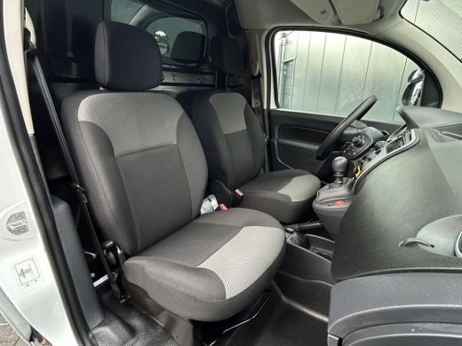 Renault Kangoo 1.5 dCi 80 E6 / L1H1 / 1e EIG / 21.900 KM !! / TREKHAAK / 6-BAK / AIRCO / CRUISE / NAVI / BLUETOO... ActivLease financial lease