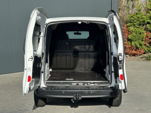 Renault Kangoo 1.5 dCi 80 E6 / L1H1 / 1e EIG / 21.900 KM !! / TREKHAAK / 6-BAK / AIRCO / CRUISE / NAVI / BLUETOO... ActivLease financial lease