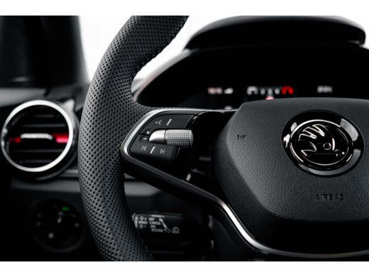 Skoda Fabia Monte Carlo | Achteruitrijcamera | Cruise control met speedlimiter | Driver Activity Assistant, v... ActivLease financial lease