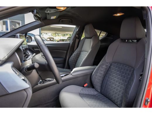 Toyota C-HR 2.0 Hybrid First Edition | Achteruitrijcamera | Apple Carplay/Android Auto|telefoonintegratie pre... ActivLease financial lease