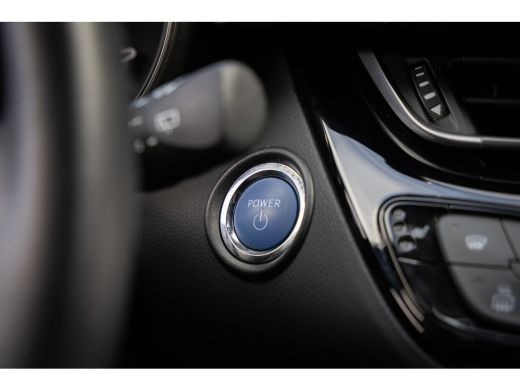 Toyota C-HR 2.0 Hybrid First Edition | Achteruitrijcamera | Apple Carplay/Android Auto|telefoonintegratie pre... ActivLease financial lease