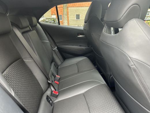 Toyota Corolla 1.8 Hybrid Executive ActivLease financial lease