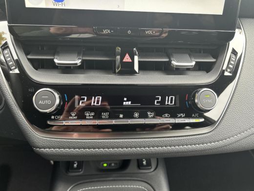 Toyota Corolla 1.8 Hybrid Executive ActivLease financial lease