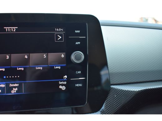 Volkswagen T-Cross Life Edition | 'App-Connect' draadloze smartphone integratie | Achterlichten LED | Afstandscontro... ActivLease financial lease