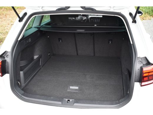 Volkswagen Passat Variant 218PK DSG HYBRID GTE BUSINESS TREKHAAK/NAVI/CAMERA ActivLease financial lease