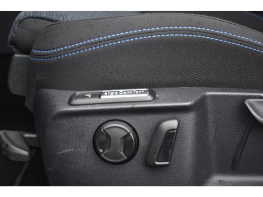 Volkswagen Passat Variant 218PK DSG HYBRID GTE BUSINESS TREKHAAK/NAVI/CAMERA ActivLease financial lease