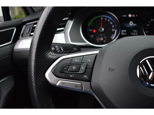 Volkswagen Passat Variant 218PK DSG HYBRID GTE BUSINESS TREKHAAK/NAVI/CAMERA ActivLease financial lease