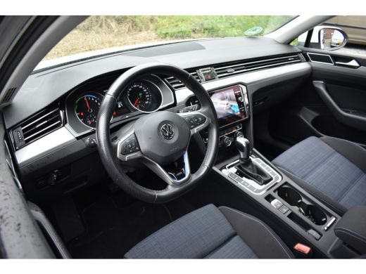 Volkswagen Passat Variant 218PK DSG HYBRID GTE BUSINESS TREKHAAK/NAVI/CAMERA ActivLease financial lease