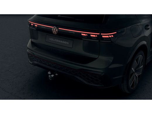 Volkswagen Tiguan R-Line Edition - eHybrid | 'App-Connect' draadloze smartphone integratie | Automatische afstandsr... ActivLease financial lease
