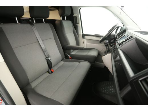 Volkswagen Transporter 2.0 TDI 150PK L2H1 | Automaat | Airco | Cruise | 3-Zits | Camera | Carplay | Trekh. ActivLease financial lease