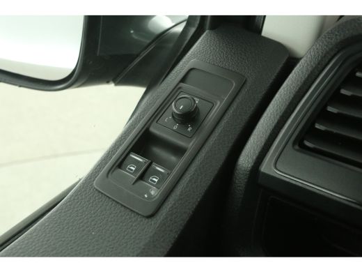 Volkswagen Transporter 2.0 TDI 150PK L2H1 | Automaat | Airco | Cruise | 3-Zits | Camera | Carplay | Trekh. ActivLease financial lease