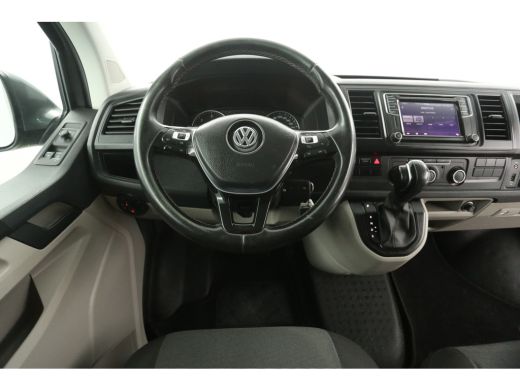 Volkswagen Transporter 2.0 TDI 150PK L2H1 | Automaat | Airco | Cruise | 3-Zits | Camera | Carplay | Trekh. ActivLease financial lease