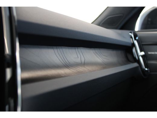 Volvo  XC40 T4 211PK Plus Dark | Voorruitverwarming | Trekhaak | PDC + 360° Camera | Adaptive Cruise control ... ActivLease financial lease