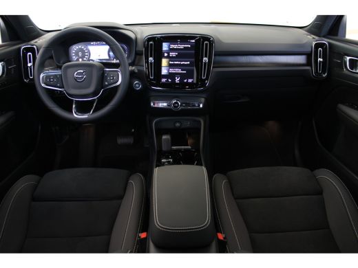 Volvo  XC40 T4 211PK Plus Dark | Voorruitverwarming | Trekhaak | PDC + 360° Camera | Adaptive Cruise control ... ActivLease financial lease