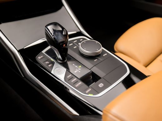 BMW 3 Serie 330e Sportline 293Pk Automaat (APPLE CARPLAY, GROOT NAVI, ZWART HEMEL, COGNAC LEDER, CAMERA, STOE... ActivLease financial lease