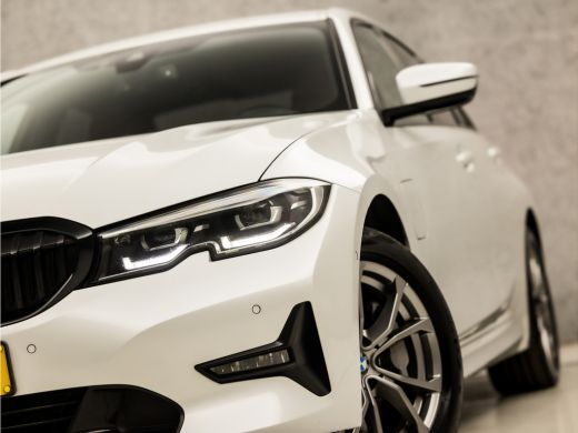 BMW 3 Serie 330e Sportline 293Pk Automaat (APPLE CARPLAY, GROOT NAVI, ZWART HEMEL, COGNAC LEDER, CAMERA, STOE... ActivLease financial lease