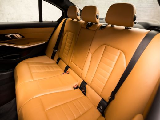 BMW 3 Serie 330e Sportline 293Pk Automaat (APPLE CARPLAY, GROOT NAVI, ZWART HEMEL, COGNAC LEDER, CAMERA, STOE... ActivLease financial lease