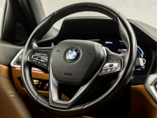 BMW 3 Serie 330e Sportline 293Pk Automaat (APPLE CARPLAY, GROOT NAVI, ZWART HEMEL, COGNAC LEDER, CAMERA, STOE... ActivLease financial lease