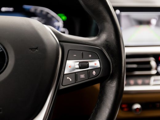 BMW 3 Serie 330e Sportline 293Pk Automaat (APPLE CARPLAY, GROOT NAVI, ZWART HEMEL, COGNAC LEDER, CAMERA, STOE... ActivLease financial lease