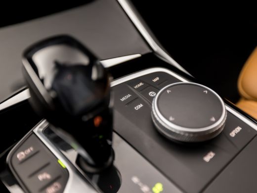 BMW 3 Serie 330e Sportline 293Pk Automaat (APPLE CARPLAY, GROOT NAVI, ZWART HEMEL, COGNAC LEDER, CAMERA, STOE... ActivLease financial lease