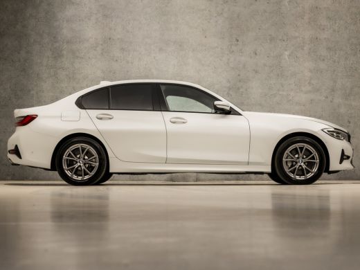 BMW 3 Serie 330e Sportline 293Pk Automaat (APPLE CARPLAY, GROOT NAVI, ZWART HEMEL, COGNAC LEDER, CAMERA, STOE... ActivLease financial lease