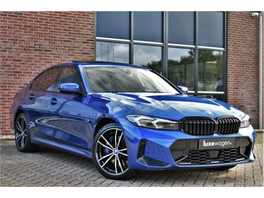 BMW 3 Serie 330e xDrive M-Sport Pro Pano M-zetels ACC HUD 19inch El-klep ActivLease financial lease