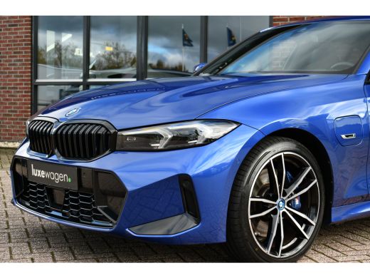 BMW 3 Serie 330e xDrive M-Sport Pro Pano M-zetels ACC HUD 19inch El-klep ActivLease financial lease