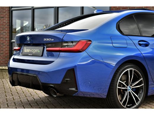 BMW 3 Serie 330e xDrive M-Sport Pro Pano M-zetels ACC HUD 19inch El-klep ActivLease financial lease