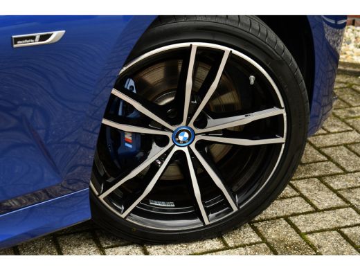 BMW 3 Serie 330e xDrive M-Sport Pro Pano M-zetels ACC HUD 19inch El-klep ActivLease financial lease