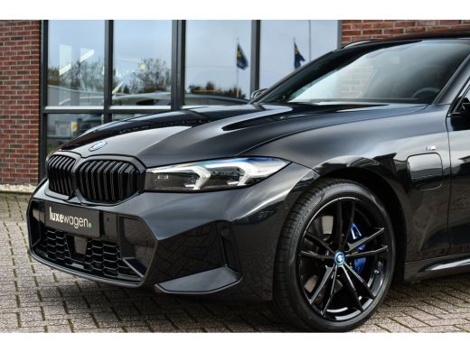 BMW 3 Serie Touring 330e xDrive M-Sport Pro Pano M-zetels ACC HUD 19inch El-klep ActivLease financial lease