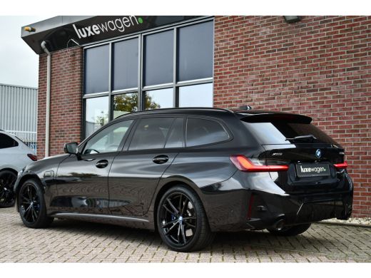 BMW 3 Serie Touring 330e xDrive M-Sport Pro Pano M-zetels ACC HUD 19inch El-klep ActivLease financial lease