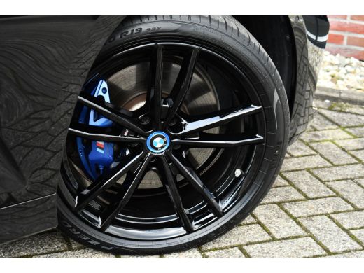 BMW 3 Serie Touring 330e xDrive M-Sport Pro Pano M-zetels ACC HUD 19inch El-klep ActivLease financial lease
