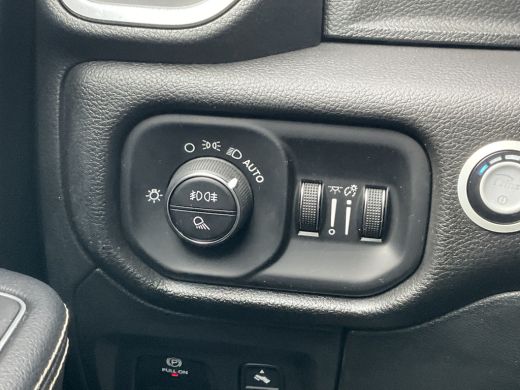Dodge Ram 1500 1500 5.7 V8 4x4 Crew Cab Laramie LPG Trekhaak Leer Stoelverw+Ventilatie Alpine VOL! ActivLease financial lease